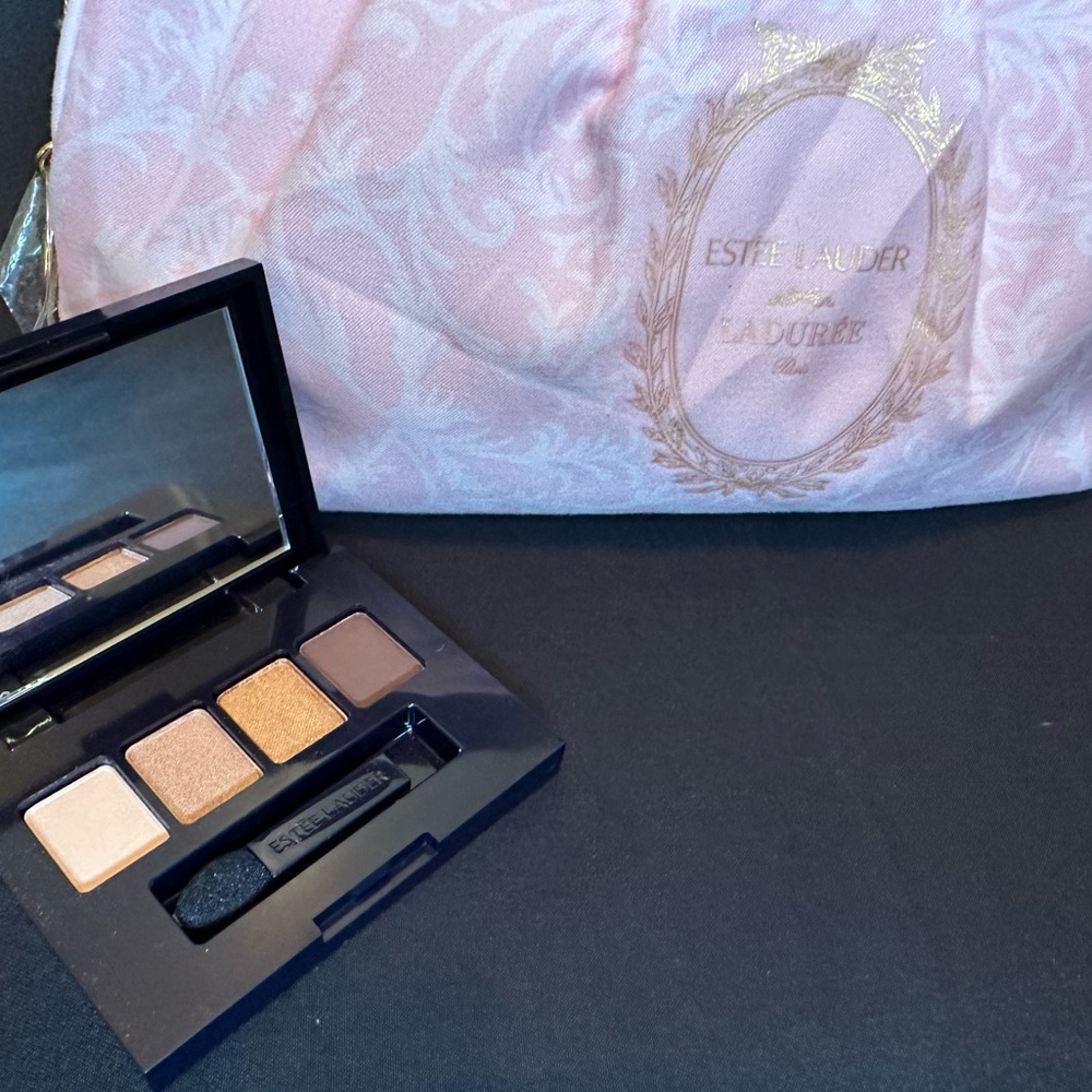 Estee Lauder Blush Pink Cosmetic Bag & Eyeshadow Palette Gift Set - Picture 2 of 6